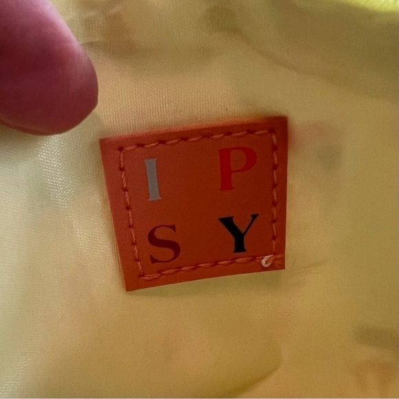 💄3/$12💄5/$15 ipsy‎ Sunbathing Beauties Yellow Vinyl Makeup Bag EUC - Picture 3 of 4